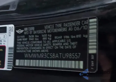 2010 Mini Cooper z USA, uszkodzony, nr VIN WMWMR3C58ATU98557